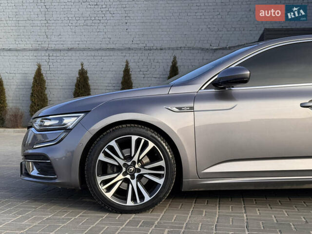 Серый Рено Talisman, объемом двигателя 2 л и пробегом 200 тыс. км за 21177 $, фото 3 на Automoto.ua