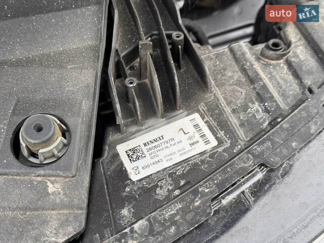 Серый Рено Talisman, объемом двигателя 2 л и пробегом 200 тыс. км за 21177 $, фото 39 на Automoto.ua