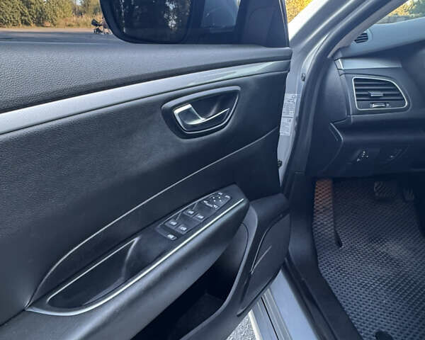 Сірий Рено Talisman, об'ємом двигуна 1.6 л та пробігом 240 тис. км за 11499 $, фото 11 на Automoto.ua