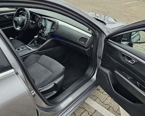 Серый Рено Talisman, объемом двигателя 1.6 л и пробегом 360 тыс. км за 11000 $, фото 7 на Automoto.ua