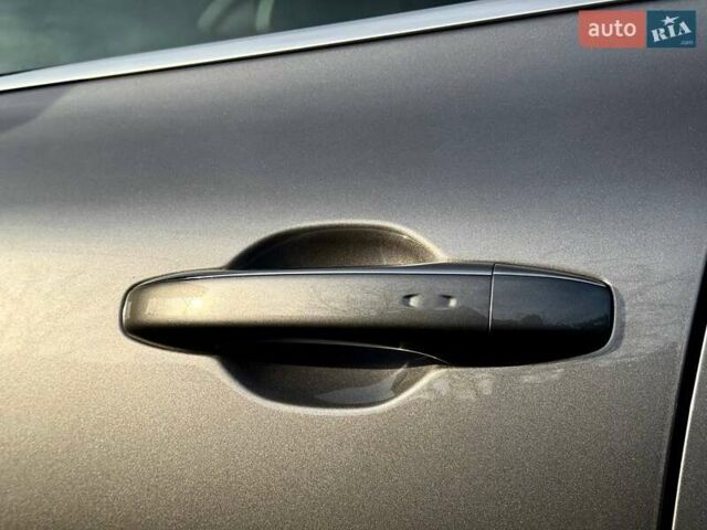 Сірий Рено Talisman, об'ємом двигуна 1.6 л та пробігом 188 тис. км за 18700 $, фото 12 на Automoto.ua