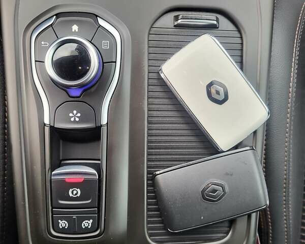 Рено Talisman 2016 в Луцке на Automoto.ua Серый Рено Talisman, объемом двигателя 1.6 л и пробегом 171 тыс. км за 17700 $, фото 51 на Automoto.ua