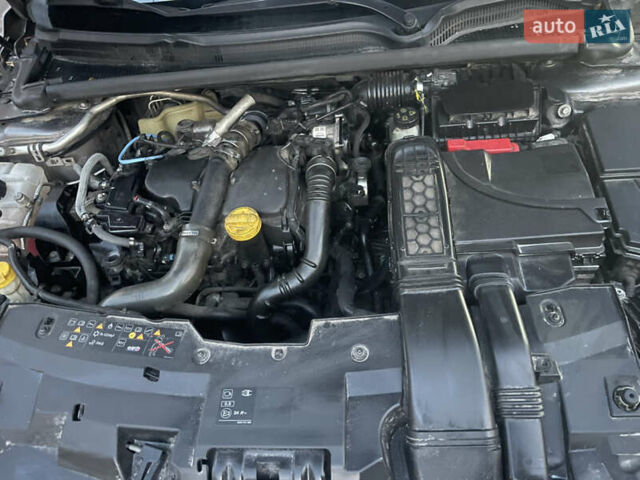 Серый Рено Talisman, объемом двигателя 1.46 л и пробегом 245 тыс. км за 12500 $, фото 28 на Automoto.ua