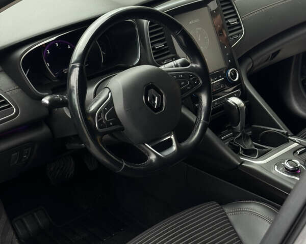 Серый Рено Talisman, объемом двигателя 1.6 л и пробегом 260 тыс. км за 13300 $, фото 3 на Automoto.ua