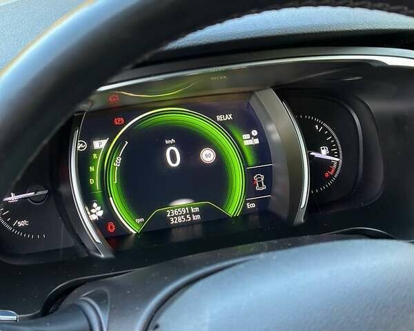Сірий Рено Talisman, об'ємом двигуна 1.6 л та пробігом 238 тис. км за 13700 $, фото 38 на Automoto.ua