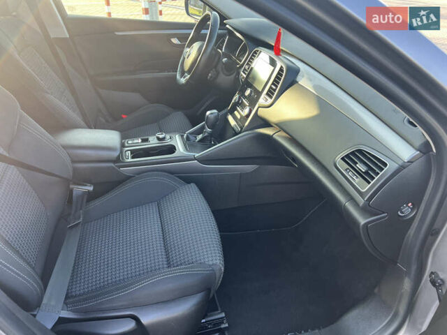 Серый Рено Talisman, объемом двигателя 2 л и пробегом 193 тыс. км за 14600 $, фото 20 на Automoto.ua