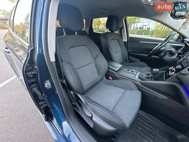 Синий Рено Talisman, объемом двигателя 1.6 л и пробегом 160 тыс. км за 14290 $, фото 8 на Automoto.ua