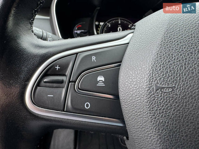 Синий Рено Talisman, объемом двигателя 2 л и пробегом 170 тыс. км за 18650 $, фото 24 на Automoto.ua