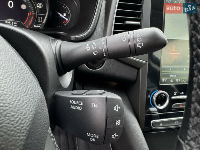 Синий Рено Talisman, объемом двигателя 2 л и пробегом 170 тыс. км за 18650 $, фото 27 на Automoto.ua