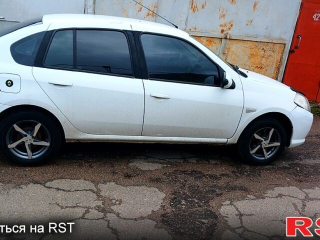 Білий Рено Талія, об'ємом двигуна 1.1 л та пробігом 305 тис. км за 4600 $, фото 2 на Automoto.ua