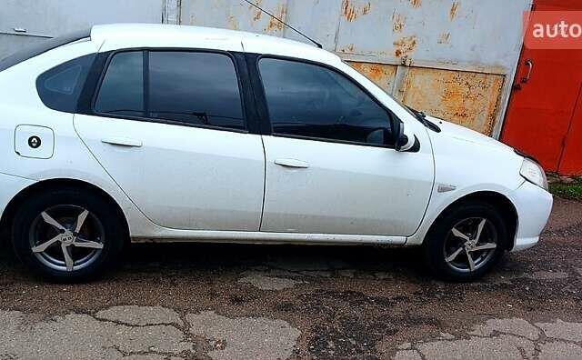 Білий Рено Талія, об'ємом двигуна 1.1 л та пробігом 305 тис. км за 4600 $, фото 2 на Automoto.ua