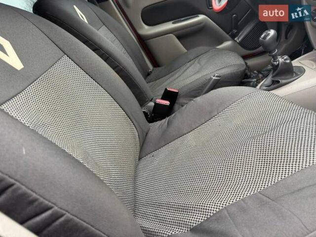 Красный Рено Талия, объемом двигателя 1.15 л и пробегом 180 тыс. км за 3650 $, фото 26 на Automoto.ua