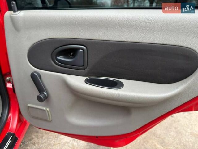 Красный Рено Талия, объемом двигателя 1.15 л и пробегом 180 тыс. км за 3650 $, фото 34 на Automoto.ua