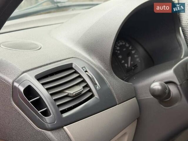 Красный Рено Талия, объемом двигателя 1.15 л и пробегом 180 тыс. км за 3650 $, фото 45 на Automoto.ua