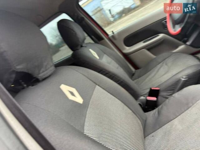 Красный Рено Талия, объемом двигателя 1.15 л и пробегом 180 тыс. км за 3650 $, фото 21 на Automoto.ua