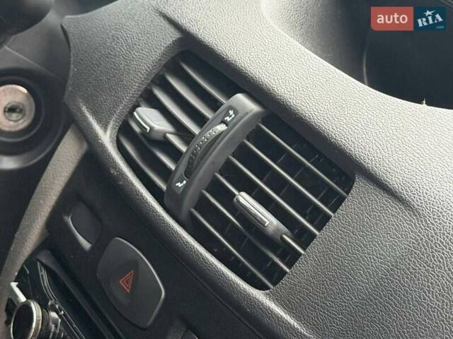 Красный Рено Талия, объемом двигателя 1.15 л и пробегом 180 тыс. км за 3650 $, фото 19 на Automoto.ua