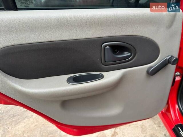 Красный Рено Талия, объемом двигателя 1.15 л и пробегом 180 тыс. км за 3650 $, фото 30 на Automoto.ua