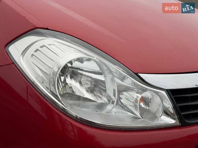 Красный Рено Талия, объемом двигателя 1.15 л и пробегом 180 тыс. км за 3650 $, фото 2 на Automoto.ua