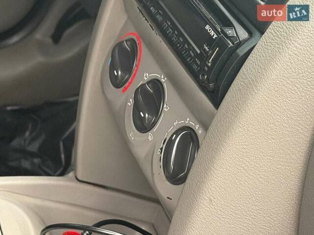 Красный Рено Талия, объемом двигателя 1.15 л и пробегом 180 тыс. км за 3650 $, фото 23 на Automoto.ua