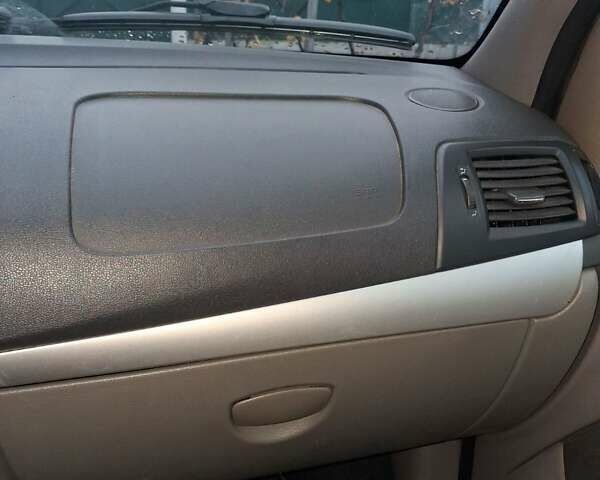 Красный Рено Талия, объемом двигателя 1.15 л и пробегом 217 тыс. км за 4000 $, фото 12 на Automoto.ua