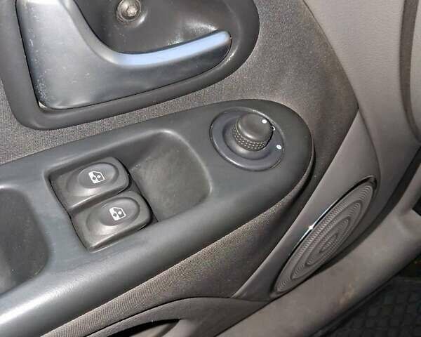 Красный Рено Талия, объемом двигателя 1.15 л и пробегом 217 тыс. км за 4000 $, фото 13 на Automoto.ua