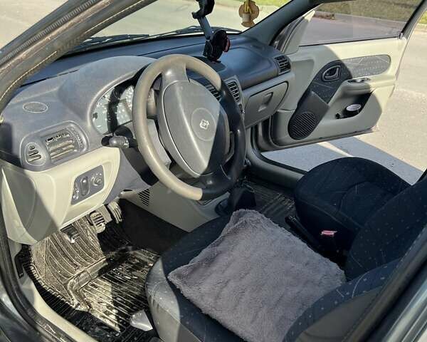 Серый Рено Талия, объемом двигателя 1.5 л и пробегом 236 тыс. км за 3800 $, фото 4 на Automoto.ua