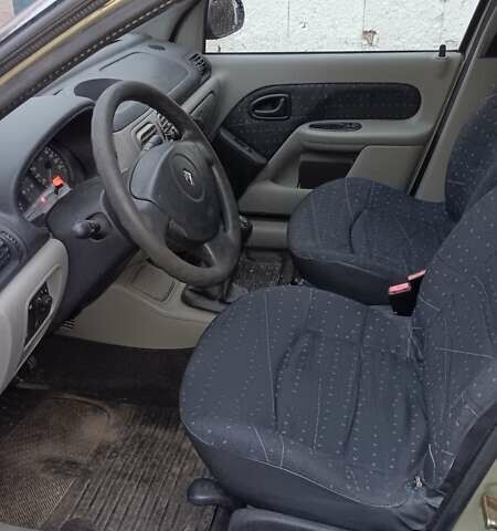 Зеленый Рено Талия, объемом двигателя 1.46 л и пробегом 199 тыс. км за 3500 $, фото 5 на Automoto.ua