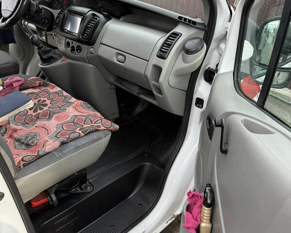 Рено Трафик 2007 в Львове на Automoto.ua Белый Рено Трафик, объемом двигателя 2 л и пробегом 607 тыс. км за 12000 $, фото 13 на Automoto.ua