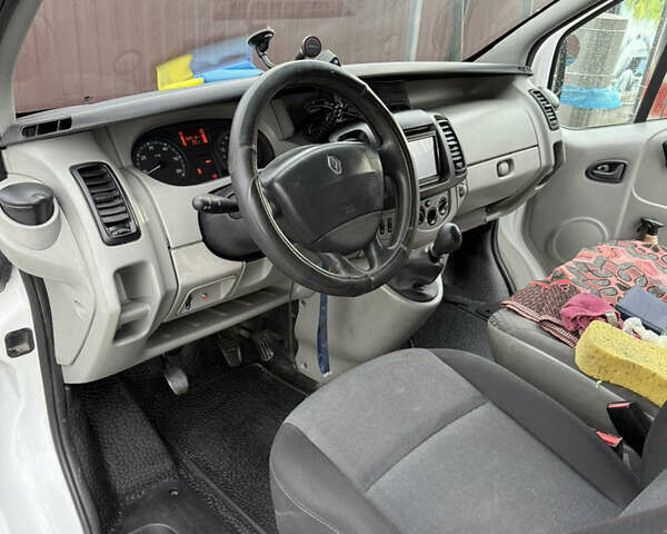 Рено Трафик 2007 в Львове на Automoto.ua Белый Рено Трафик, объемом двигателя 2 л и пробегом 607 тыс. км за 12000 $, фото 15 на Automoto.ua