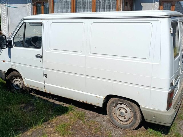 Белый Рено Трафик, объемом двигателя 0 л и пробегом 90 тыс. км за 1122 $, фото 1 на Automoto.ua