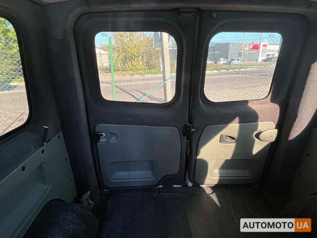 Белый Рено Трафик, объемом двигателя 1.9 л и пробегом 426 тыс. км за 7599 $, фото 21 на Automoto.ua