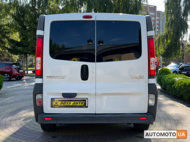 Белый Рено Трафик, объемом двигателя 2 л и пробегом 290 тыс. км за 10500 $, фото 5 на Automoto.ua