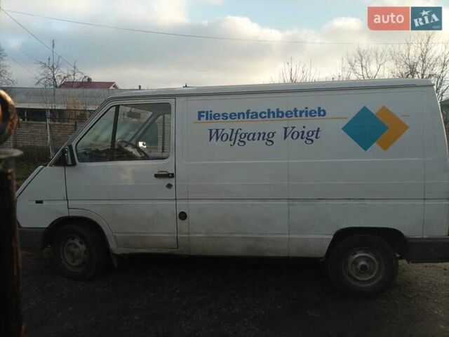 Білий Рено Трафік, об'ємом двигуна 2.2 л та пробігом 255 тис. км за 1600 $, фото 1 на Automoto.ua