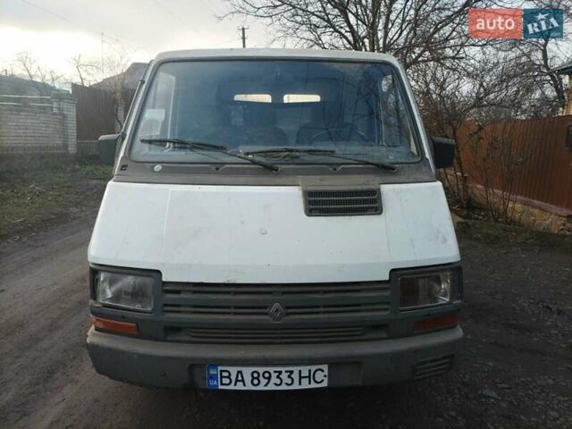Білий Рено Трафік, об'ємом двигуна 2.2 л та пробігом 255 тис. км за 1600 $, фото 11 на Automoto.ua