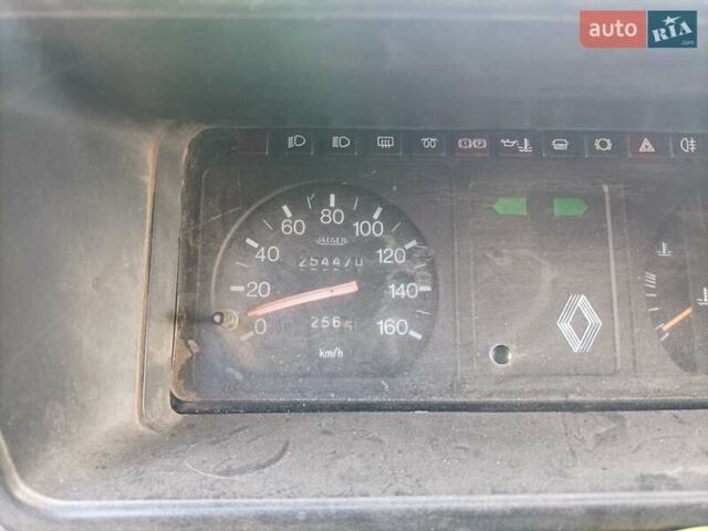 Білий Рено Трафік, об'ємом двигуна 2.2 л та пробігом 255 тис. км за 1600 $, фото 6 на Automoto.ua