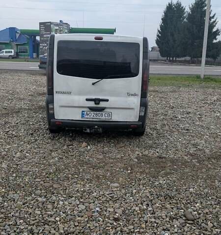 Белый Рено Трафик, объемом двигателя 1.87 л и пробегом 400 тыс. км за 4900 $, фото 3 на Automoto.ua