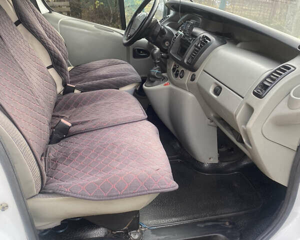 Белый Рено Трафик, объемом двигателя 1.87 л и пробегом 687 тыс. км за 5300 $, фото 12 на Automoto.ua