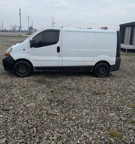 Белый Рено Трафик, объемом двигателя 1.87 л и пробегом 400 тыс. км за 4900 $, фото 2 на Automoto.ua