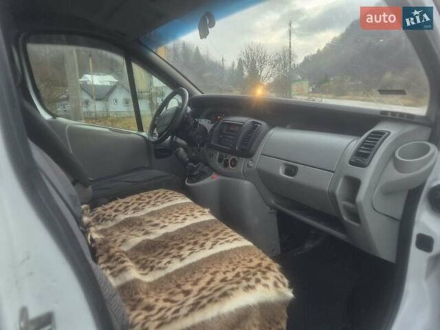 Белый Рено Трафик, объемом двигателя 1.9 л и пробегом 176 тыс. км за 4999 $, фото 3 на Automoto.ua