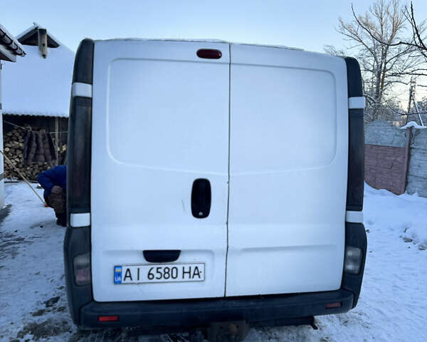 Белый Рено Трафик, объемом двигателя 1.9 л и пробегом 500 тыс. км за 6000 $, фото 7 на Automoto.ua