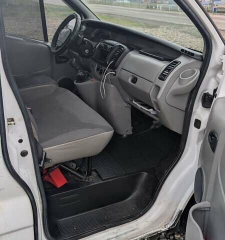 Белый Рено Трафик, объемом двигателя 1.87 л и пробегом 400 тыс. км за 4900 $, фото 5 на Automoto.ua