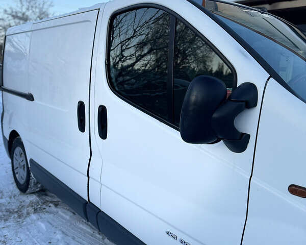 Белый Рено Трафик, объемом двигателя 1.9 л и пробегом 500 тыс. км за 6000 $, фото 2 на Automoto.ua