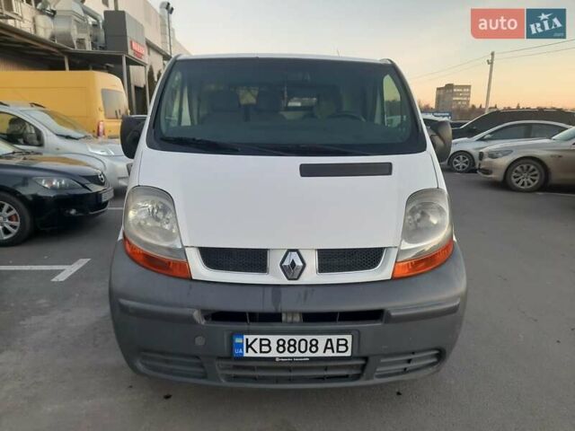 Белый Рено Трафик, объемом двигателя 1.9 л и пробегом 293 тыс. км за 5200 $, фото 2 на Automoto.ua