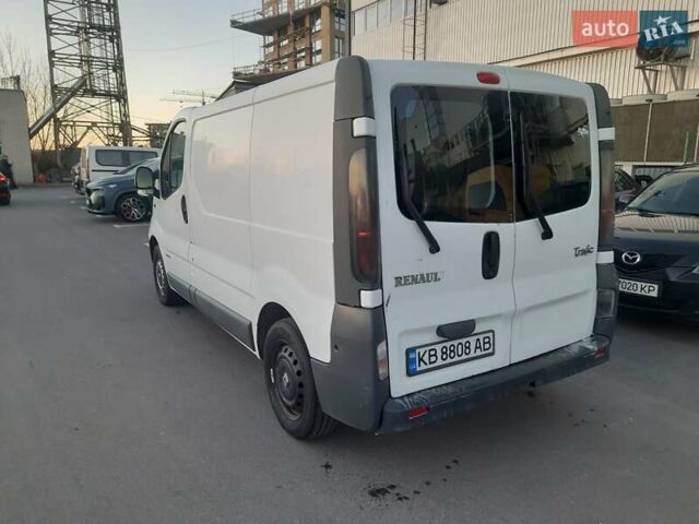 Белый Рено Трафик, объемом двигателя 1.9 л и пробегом 293 тыс. км за 5200 $, фото 5 на Automoto.ua