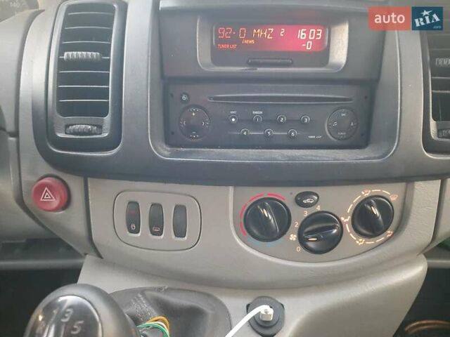 Белый Рено Трафик, объемом двигателя 1.9 л и пробегом 293 тыс. км за 5200 $, фото 7 на Automoto.ua