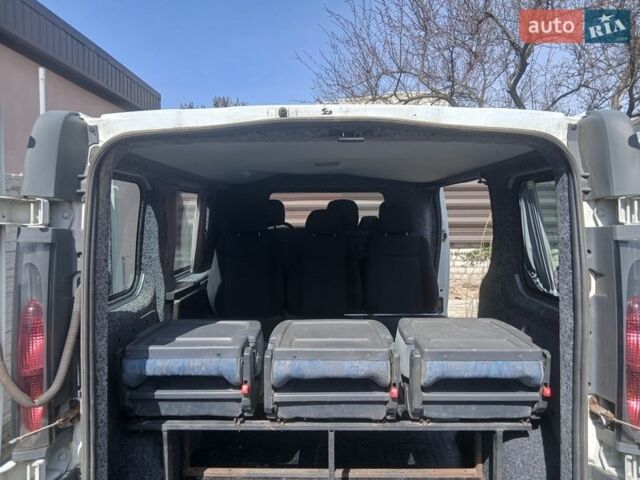 Белый Рено Трафик, объемом двигателя 1.9 л и пробегом 278 тыс. км за 6500 $, фото 12 на Automoto.ua