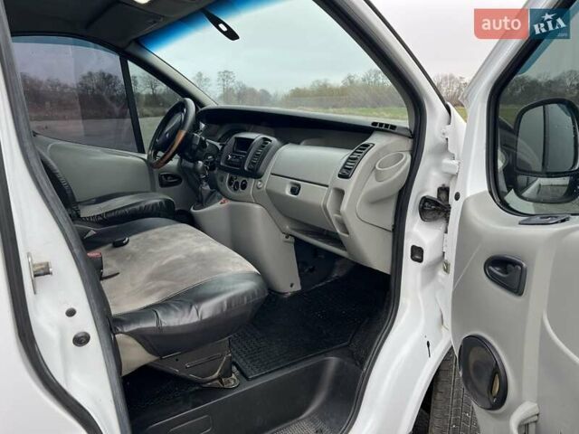 Белый Рено Трафик, объемом двигателя 1.87 л и пробегом 731 тыс. км за 6399 $, фото 6 на Automoto.ua
