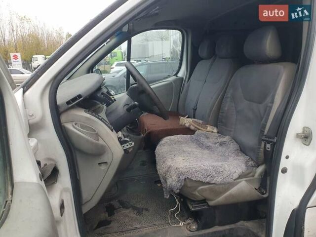 Белый Рено Трафик, объемом двигателя 1.9 л и пробегом 330 тыс. км за 4490 $, фото 7 на Automoto.ua