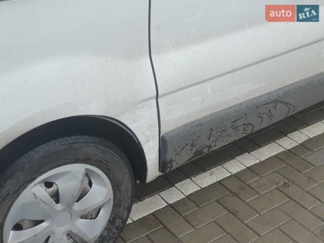 Белый Рено Трафик, объемом двигателя 1.9 л и пробегом 330 тыс. км за 4490 $, фото 5 на Automoto.ua