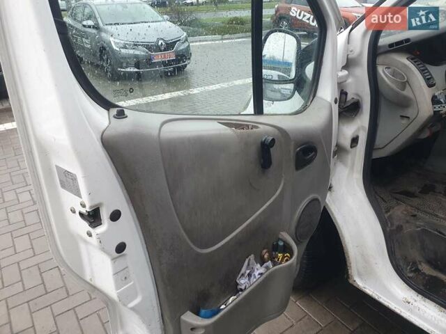 Белый Рено Трафик, объемом двигателя 1.9 л и пробегом 330 тыс. км за 4490 $, фото 6 на Automoto.ua